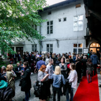 Otwarcie Galerii Dystans - dziedziniec