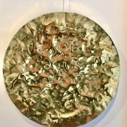 Karol Wycisk, bez tytułu, mosiądz, 41 cm średnicy, grubość około 4 cm, 2020