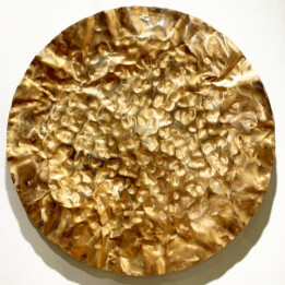 Karol Wycisk, seria Oblicze, mosiądz, średnica 84 cm, 2020