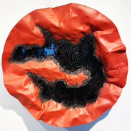 Karol Wycisk, seria Sumienie, stal czarna, żywica epoksydowa, średnicz 90 cm, 2021