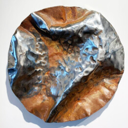 Karol Wycisk, seria Tożsamość, stal czarna, średnica 90 cm, 2021